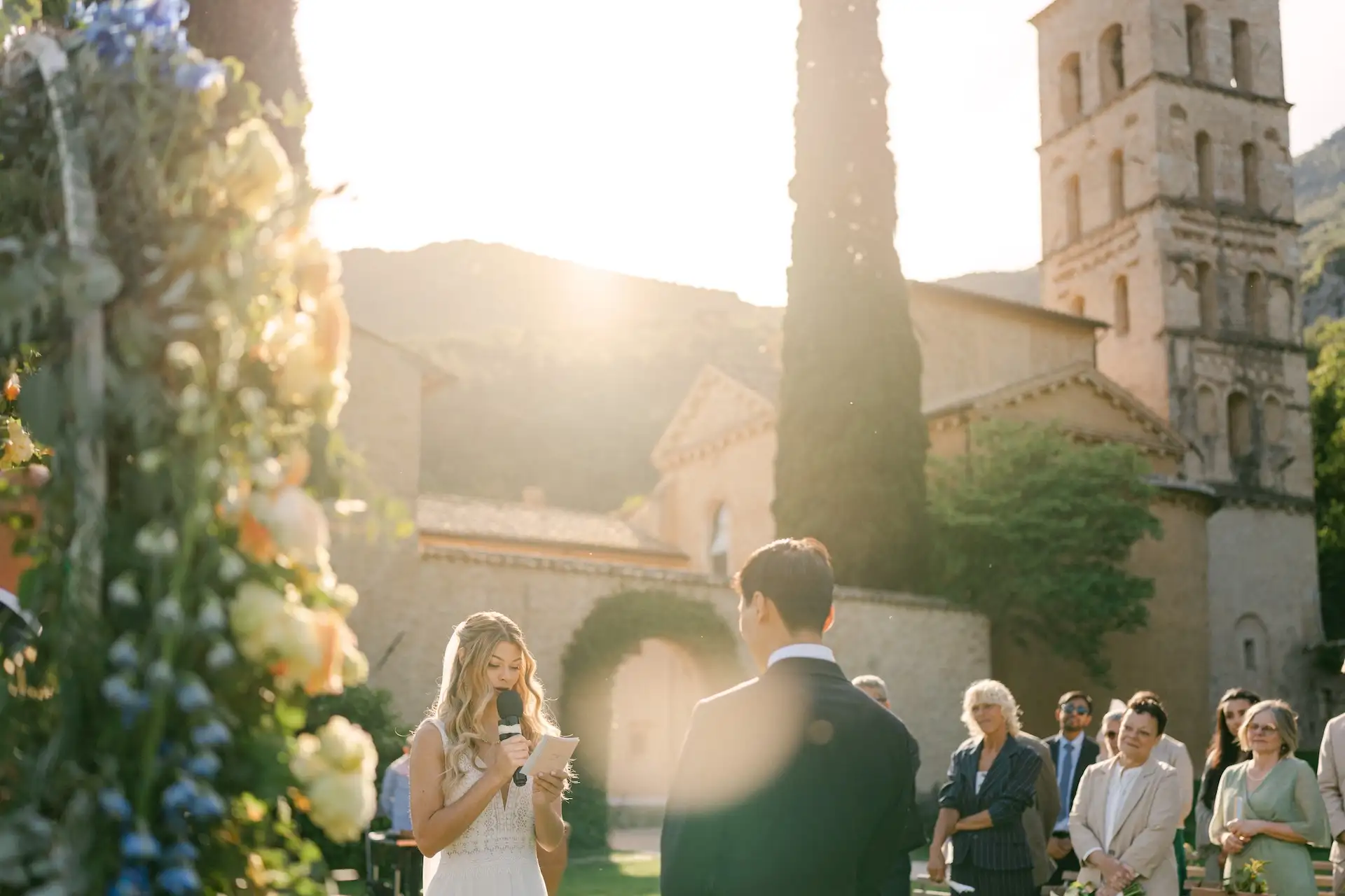 Cerimonia di matrimonio in luce dorata, Umbria
