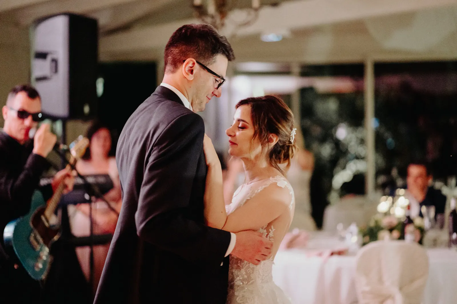 Martina daniele wedding party dancing castello montignano