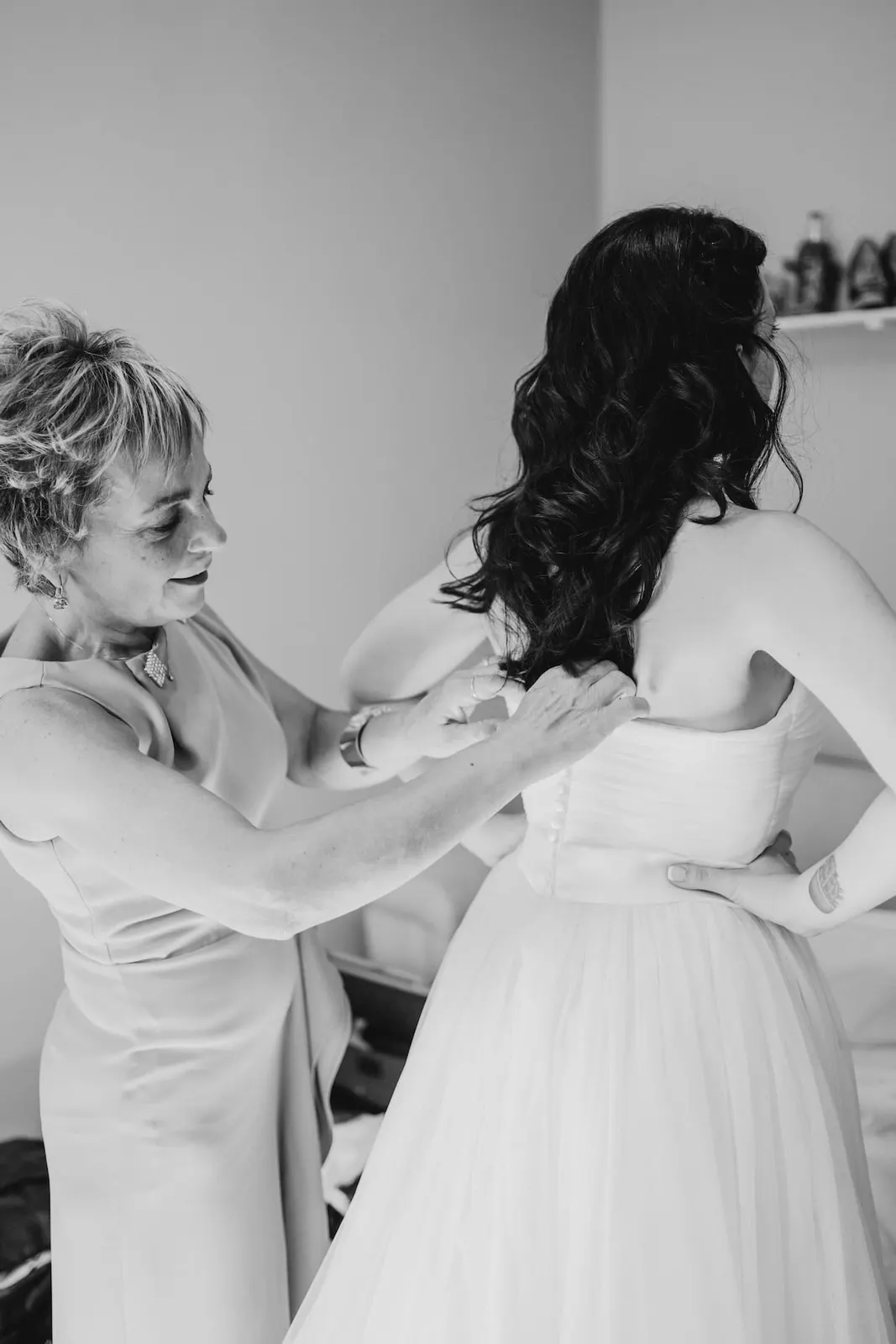 Bride portrait abbazia san pietro valle preparation