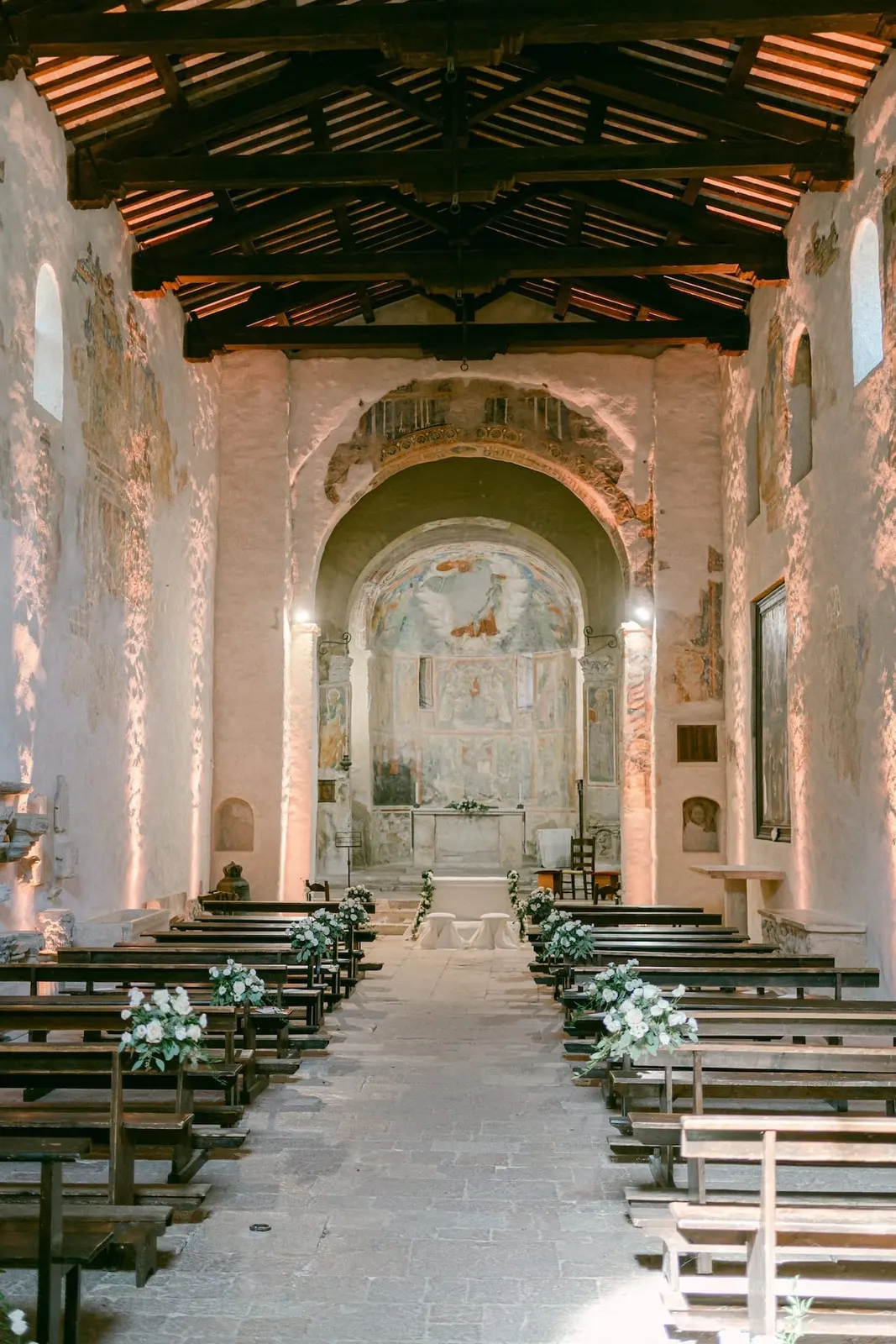 Wedding ceremony abbazia san pietro valle interior