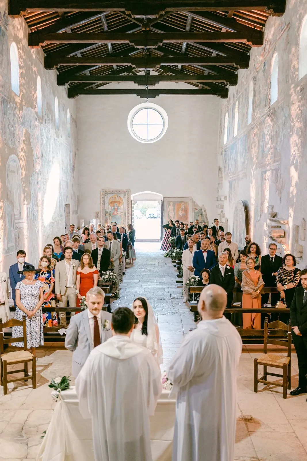 Wedding reception guests abbazia san pietro valle