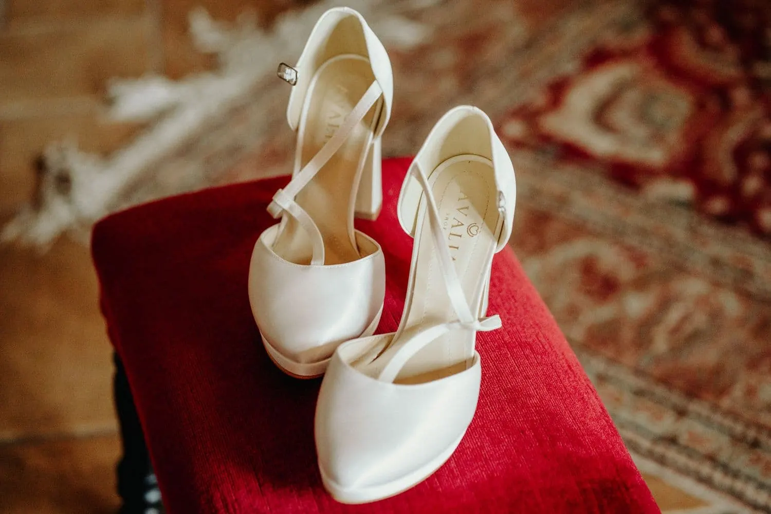 Borgo san faustino villa laura couple red dress